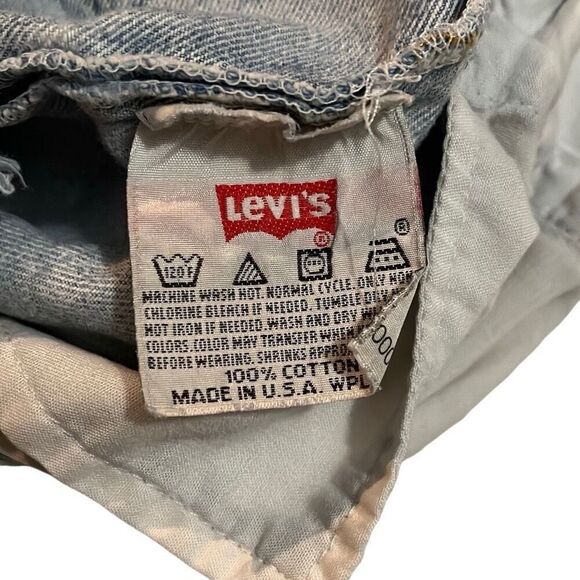 Levi’s Distressed Cut-Offs - Picture 5 of 10